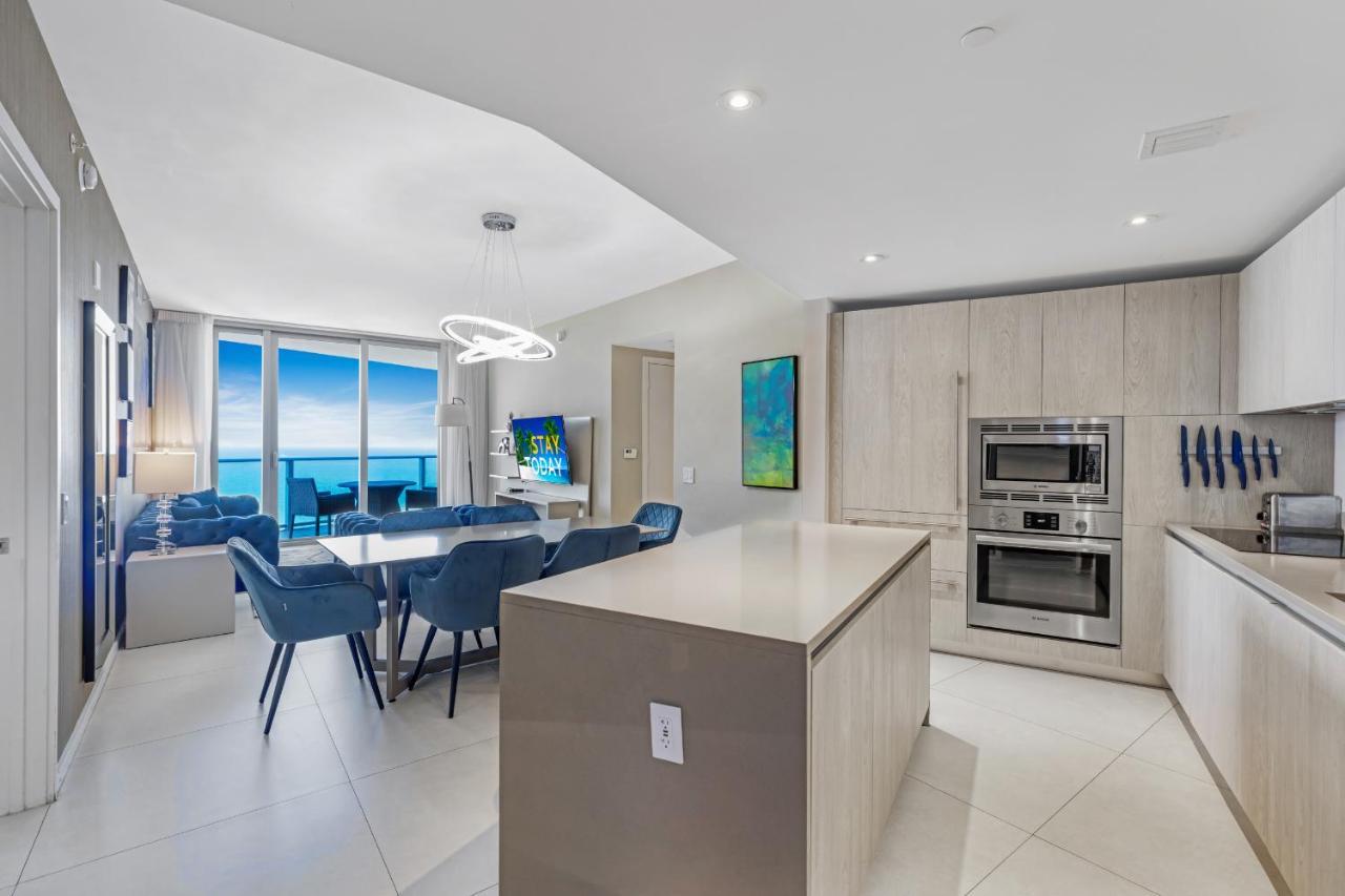 The Ultimate Resort - Beachfront 2 Bedroom Apartment With Direct Ocean View, Rooftop Pool, Hot Tub And Gym 할리우드 외부 사진