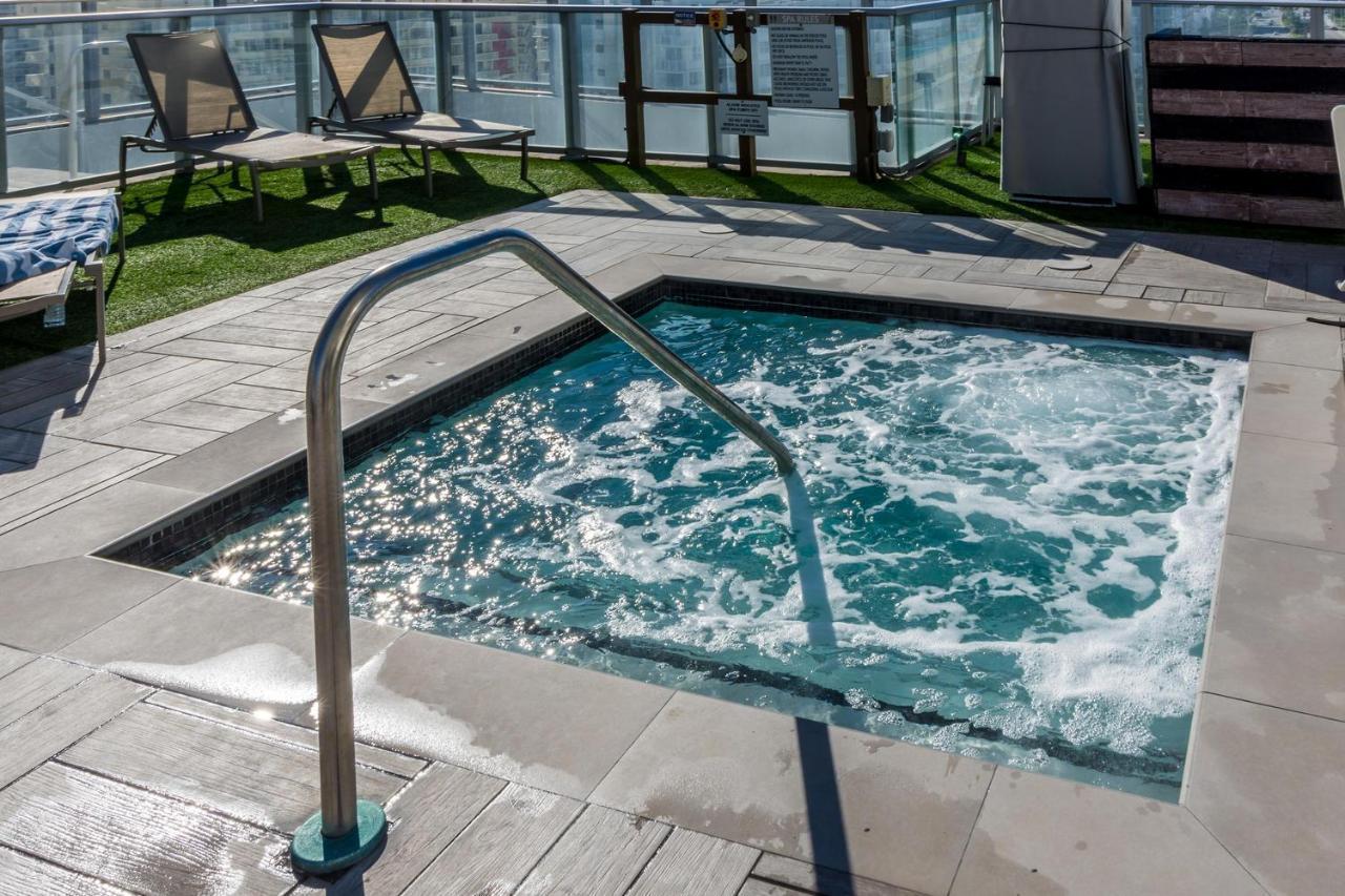 The Ultimate Resort - Beachfront 2 Bedroom Apartment With Direct Ocean View, Rooftop Pool, Hot Tub And Gym 할리우드 외부 사진
